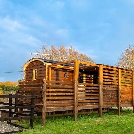 Hillside View Shepherds Hut - Ockeridge Rural Retreats Little Witley 外观 照片